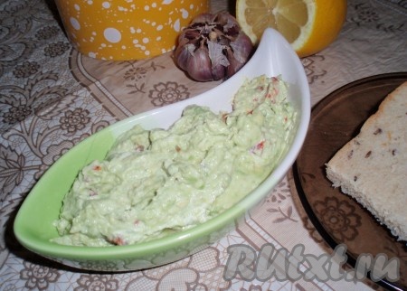Паста для бутербродов из авокадо со сливочным сыром