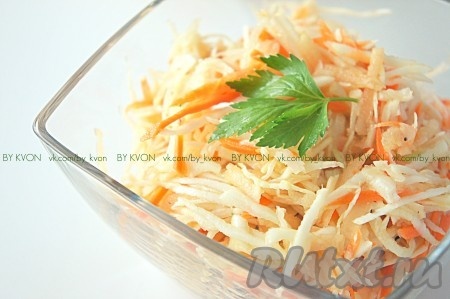 Салат витаминный из капусты с морковью и уксусом