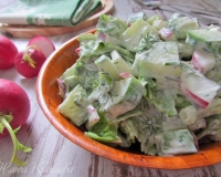 Салат с редисом, огурцом и авокадо