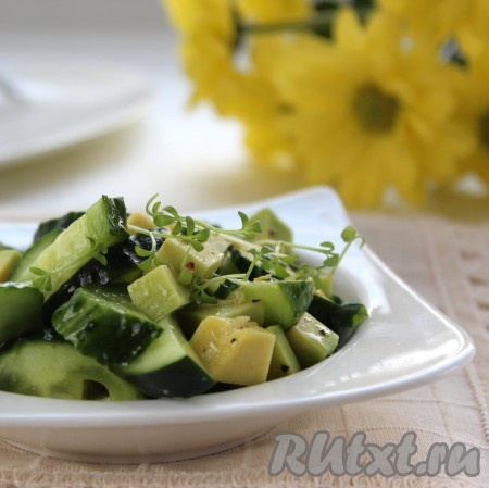 Рецепт салата с авокадо и огурцами